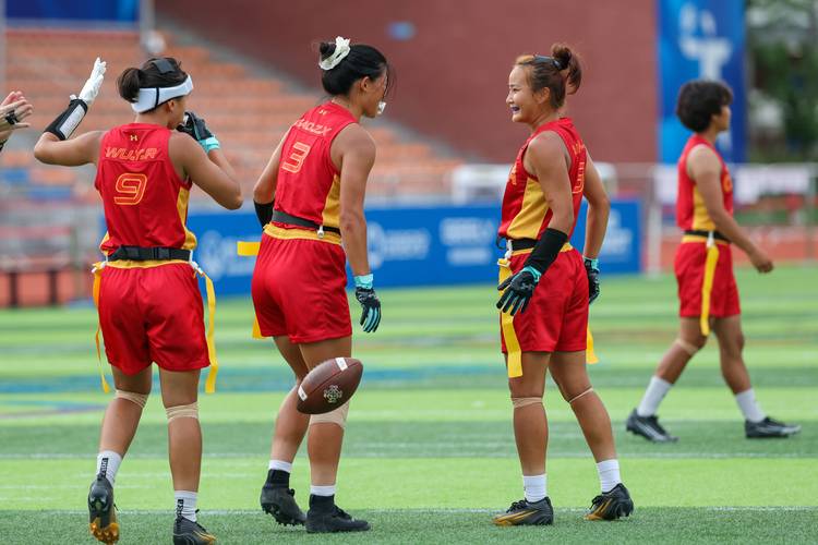 橄榄球比赛有几节球员