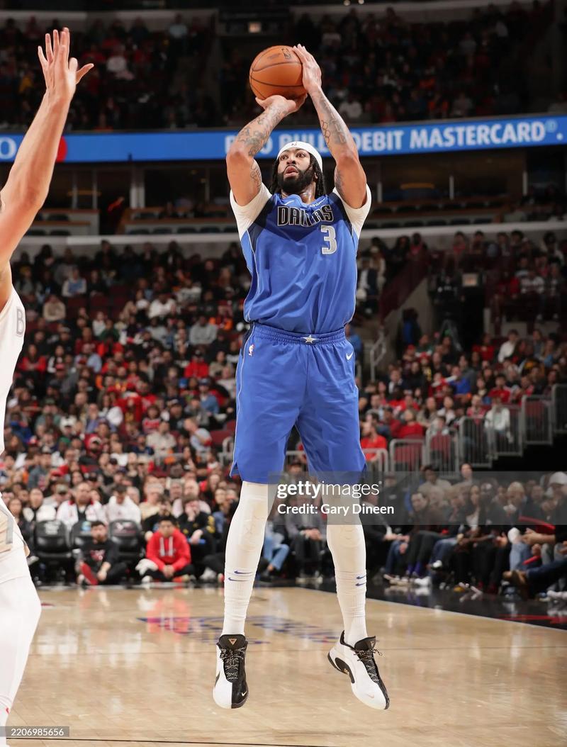 戴维斯穿23号的原因