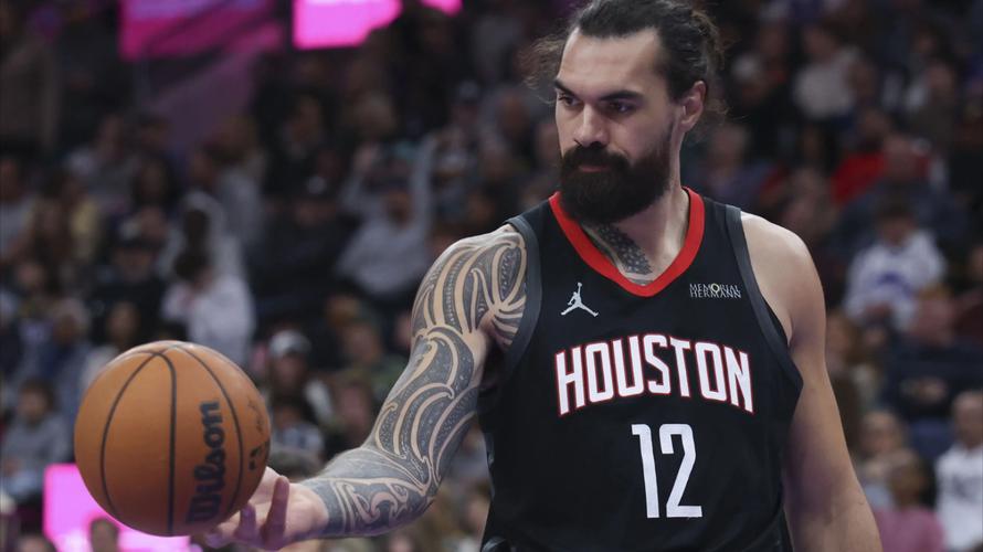 球员亚当斯身高是多少