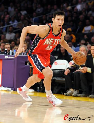 易建联在达拉斯小牛