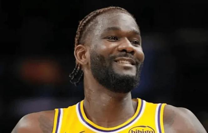 湖人比分领先开拓者的球员