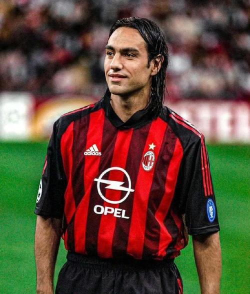 内斯塔穿过几号球衣啊