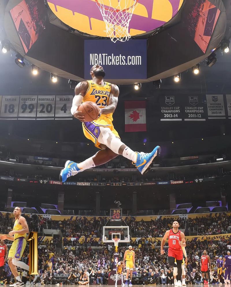 詹姆斯加入湖人是什么时候