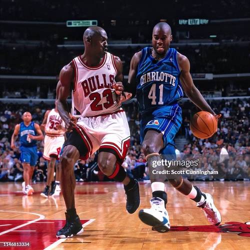 乔丹与黄蜂队球员训练