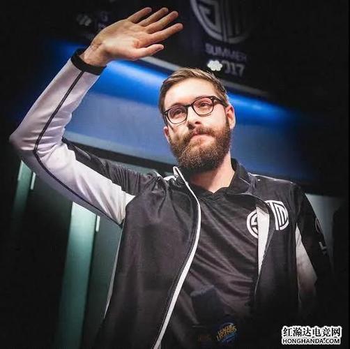 比尔森不是退役了吗