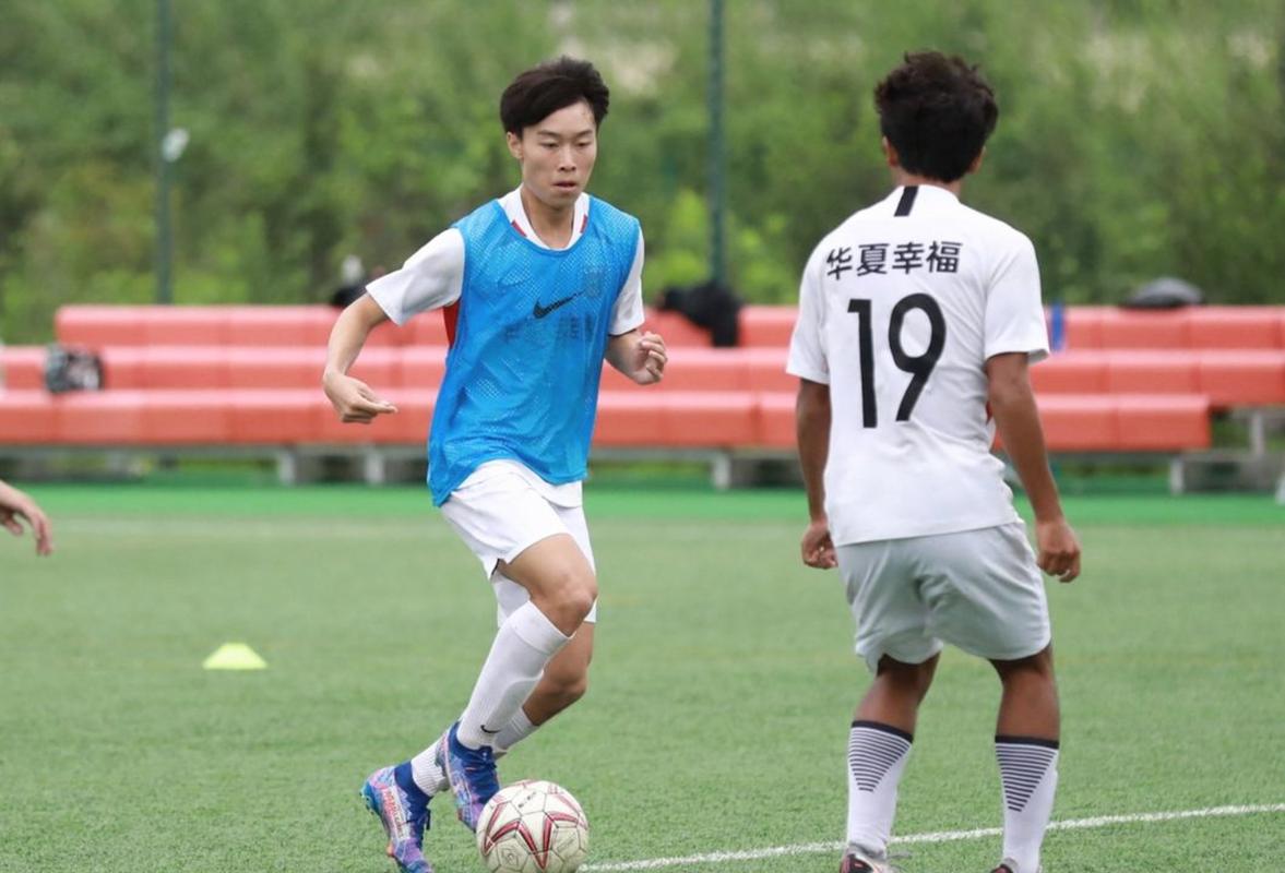 鲁能足校哪年成立