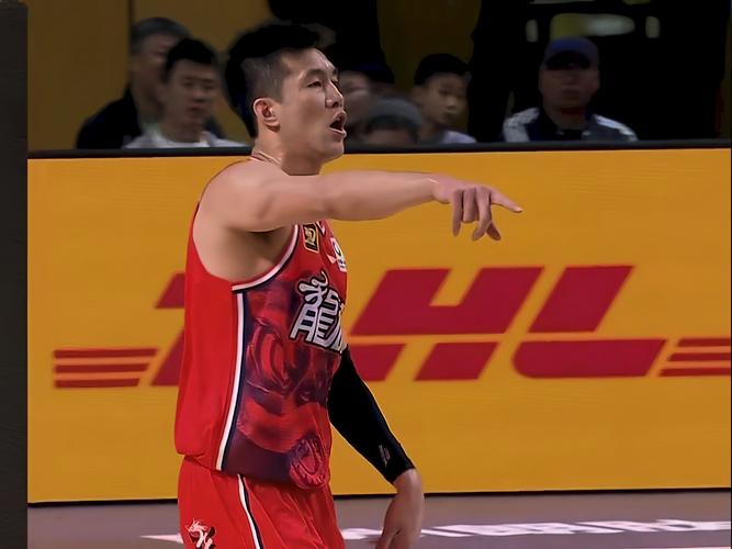 郭艾伦今年加入哪个队