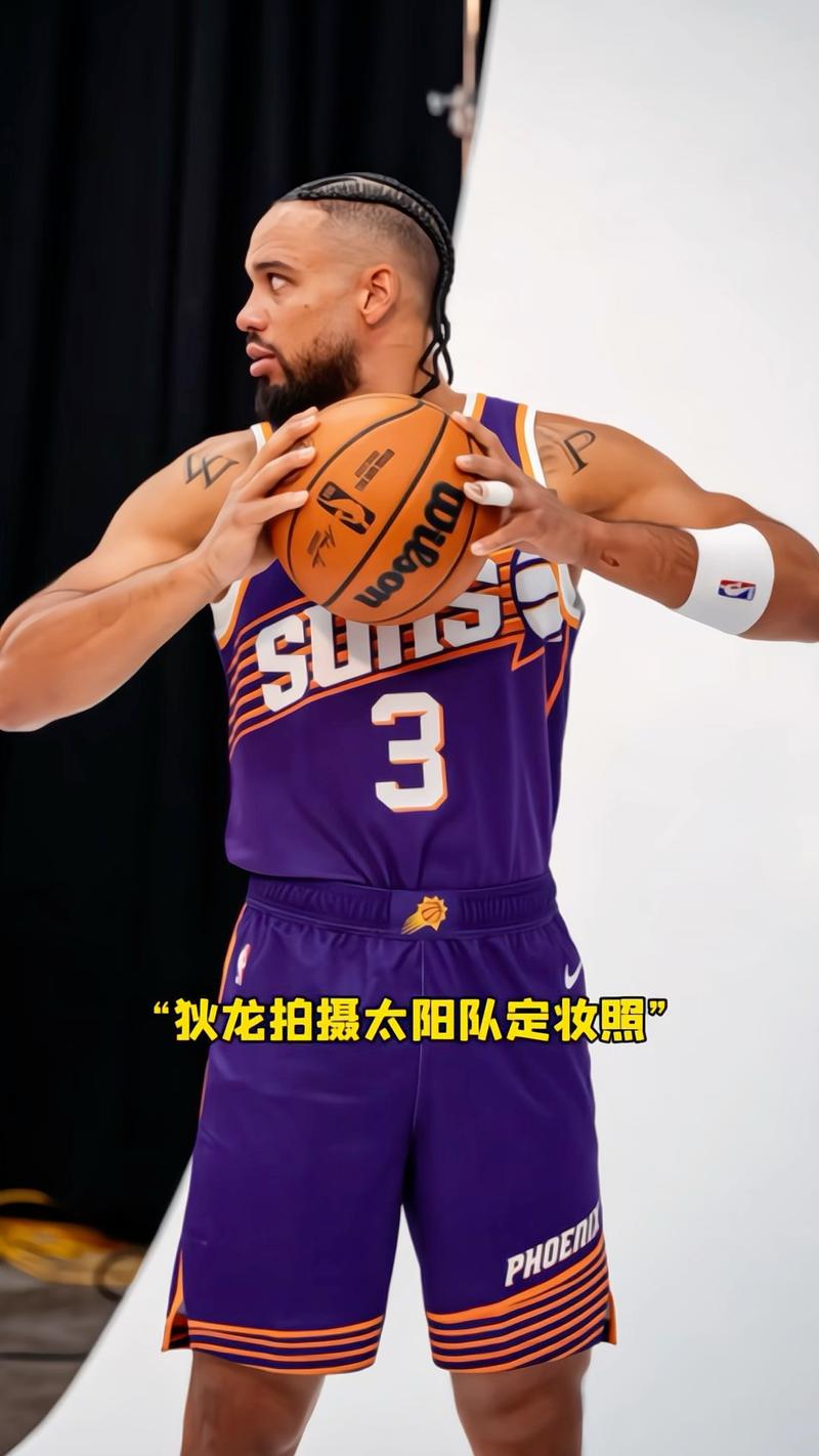 太阳队布克是黑人还是白人