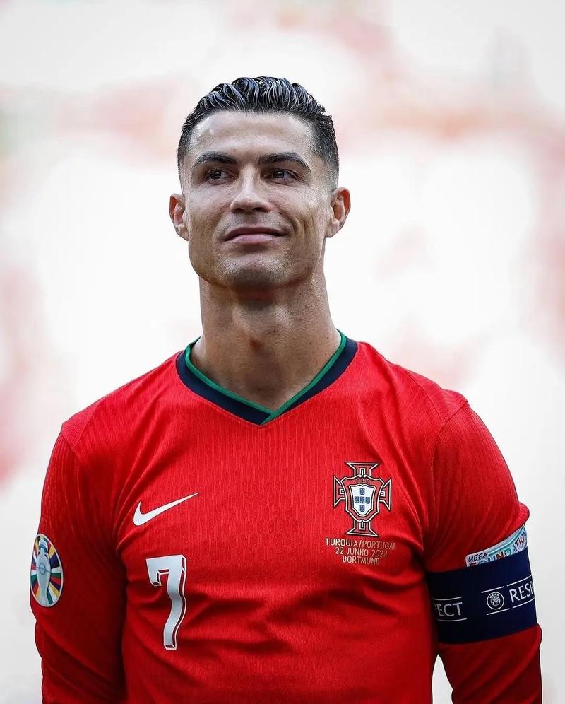 c罗在曼联是中场吗