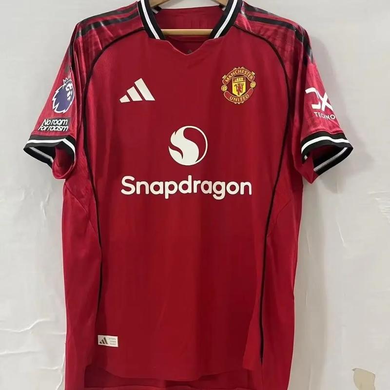 曼联穿什么颜色球衣