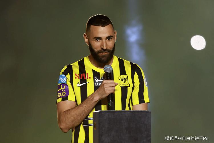 本泽马退役时间多久