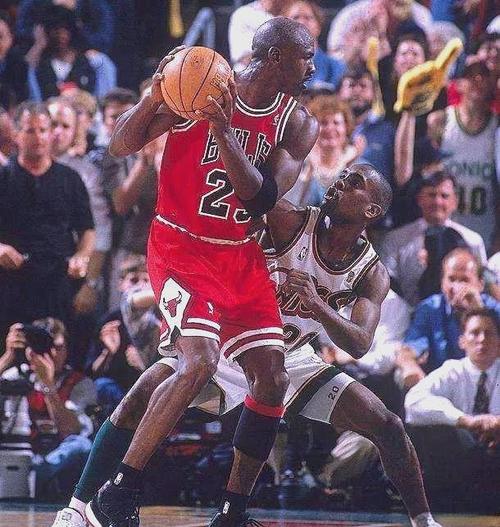 乔丹评价詹姆斯历史地位怎么样