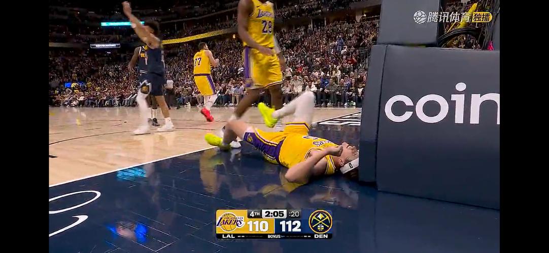 如何评论湖人击败掘金比赛