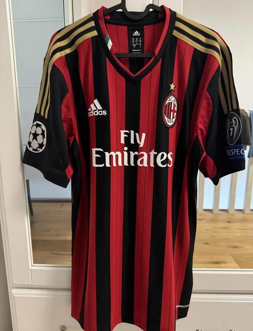 06-07赛季米兰红黑传奇：球衣背后的故事