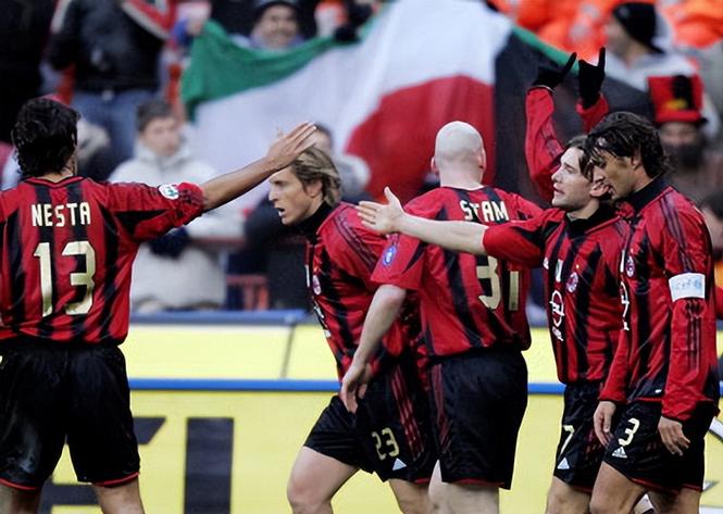 05赛季AC米兰：红黑军团巅峰岁月，传奇阵容再现江湖