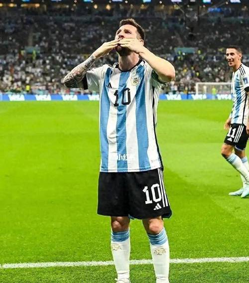 2022世界杯落幕，梅西还会继续踢吗？聊聊足球场上的英雄梦